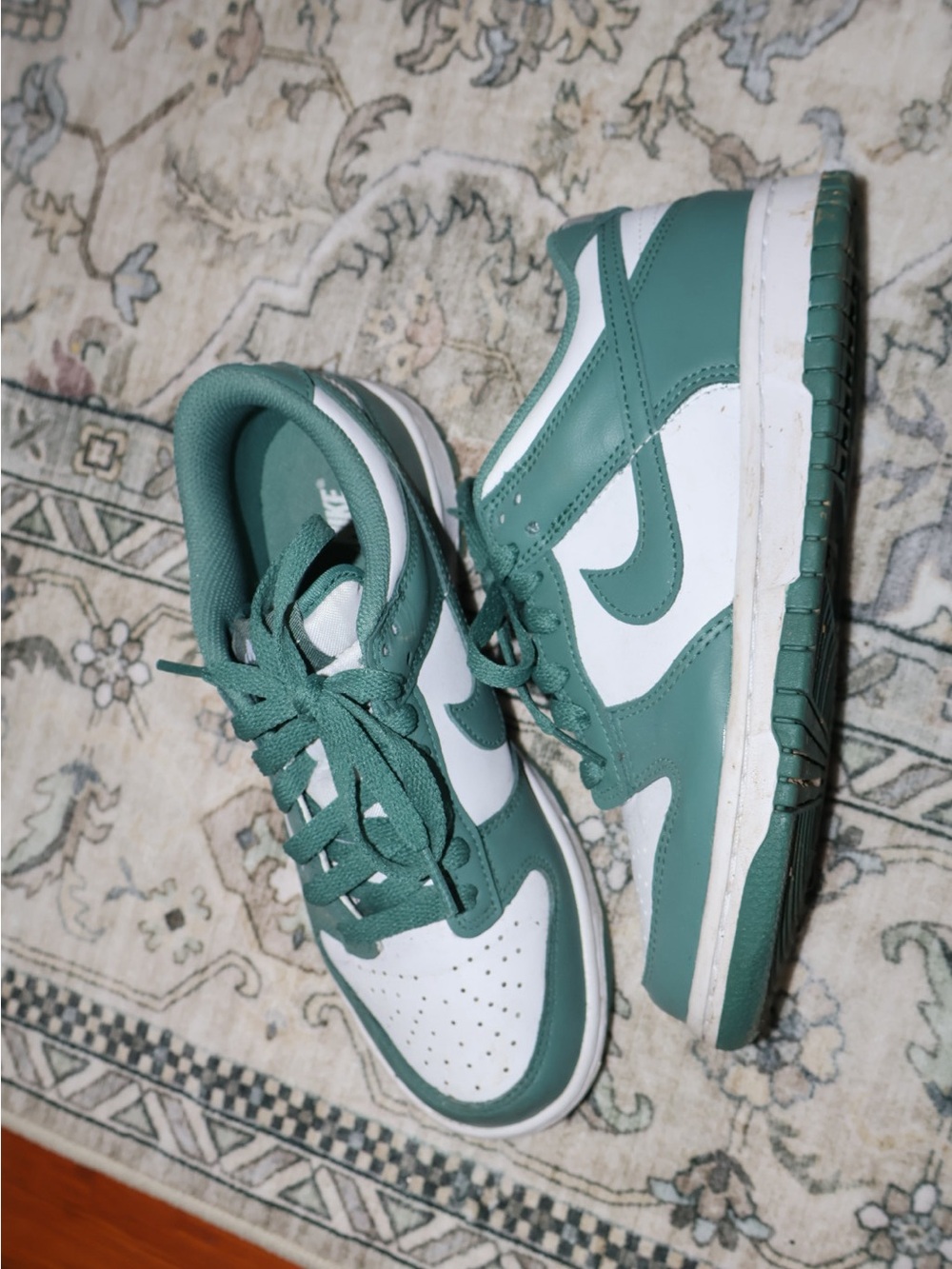 Nike Low-Top Sneakers in Teal Green and White